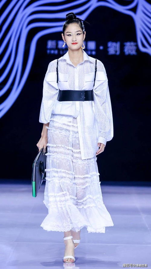 中国国际春夏时装周秀场展示了多元化新风尚潮流时尚服装流行趋势